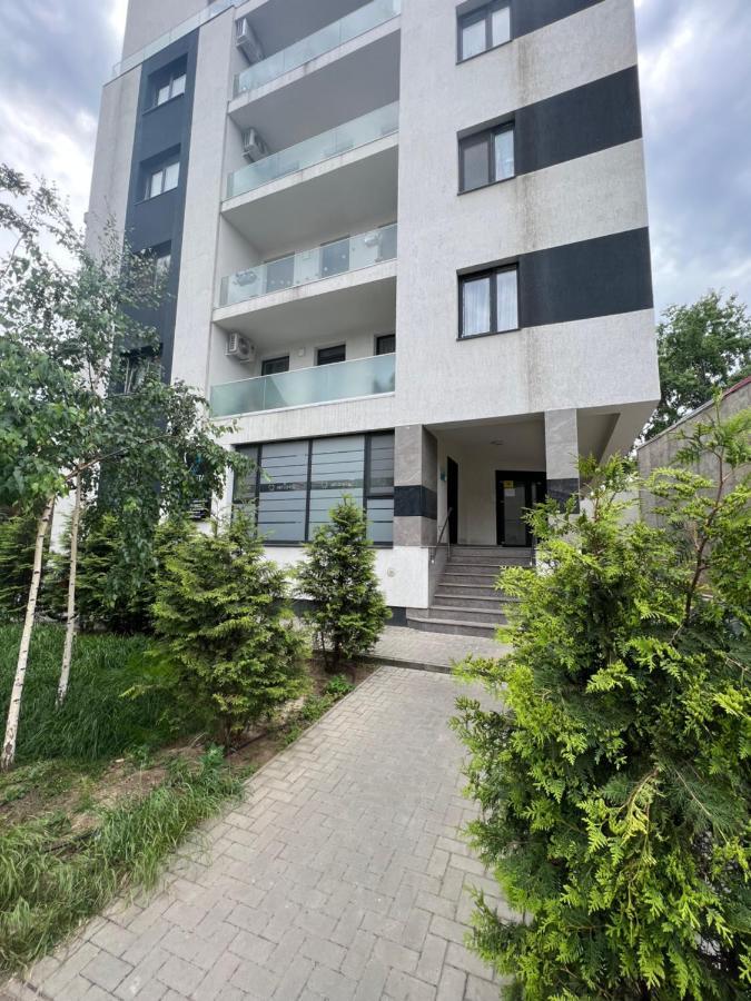 Apartamento Downtown Hidden Garden With Jacuzzi In Bucarest Exterior foto