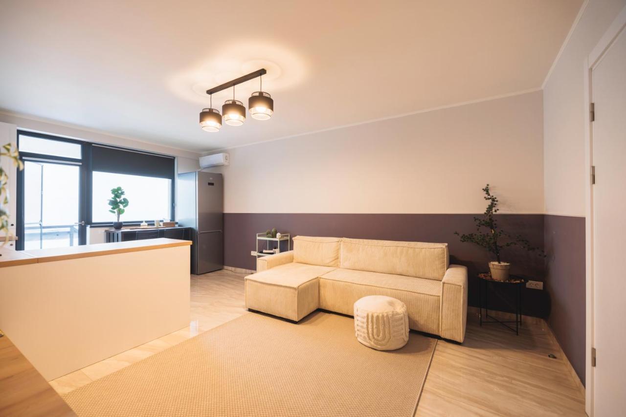 Apartamento Downtown Hidden Garden With Jacuzzi In Bucarest Exterior foto