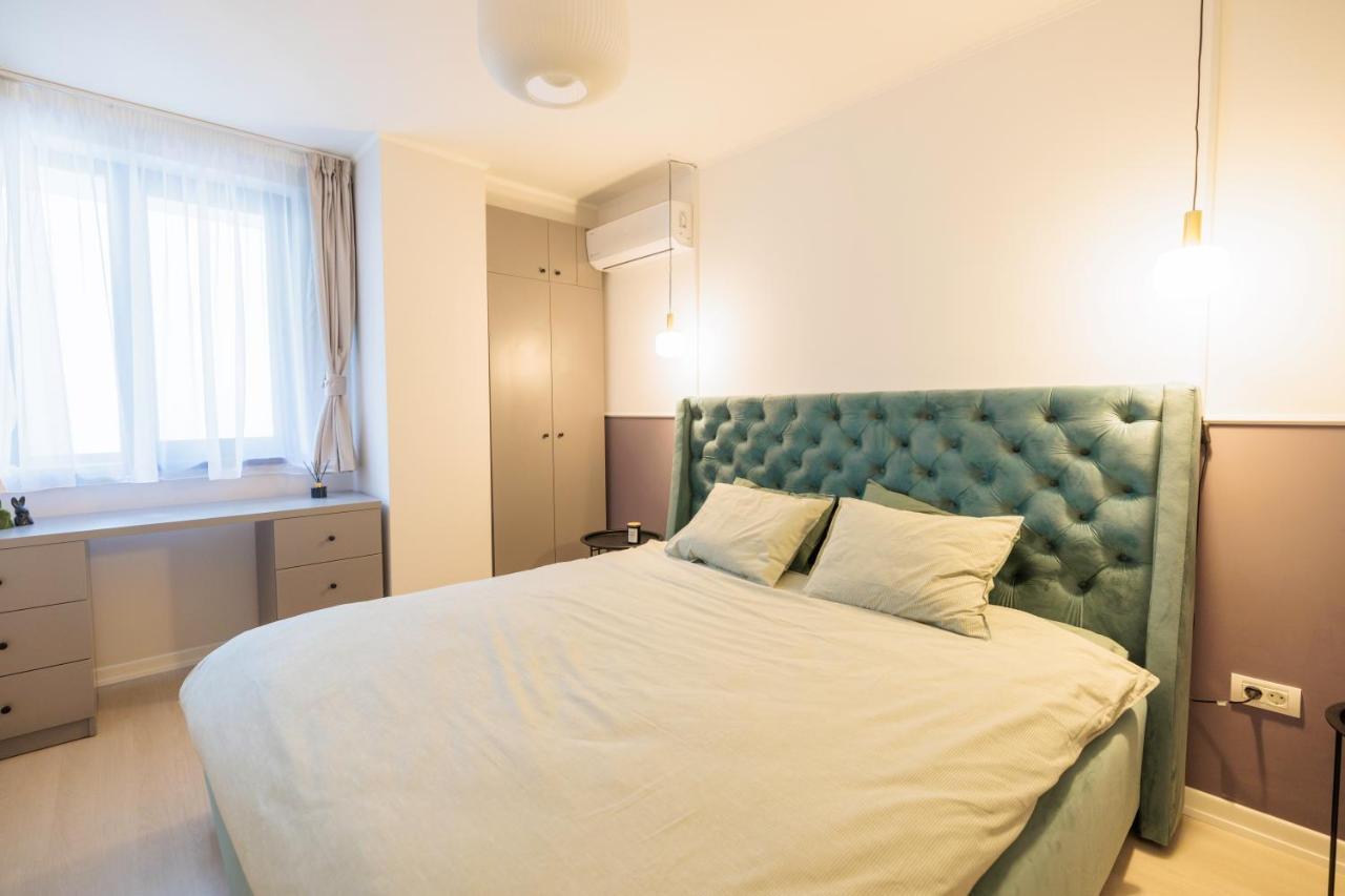 Apartamento Downtown Hidden Garden With Jacuzzi In Bucarest Exterior foto