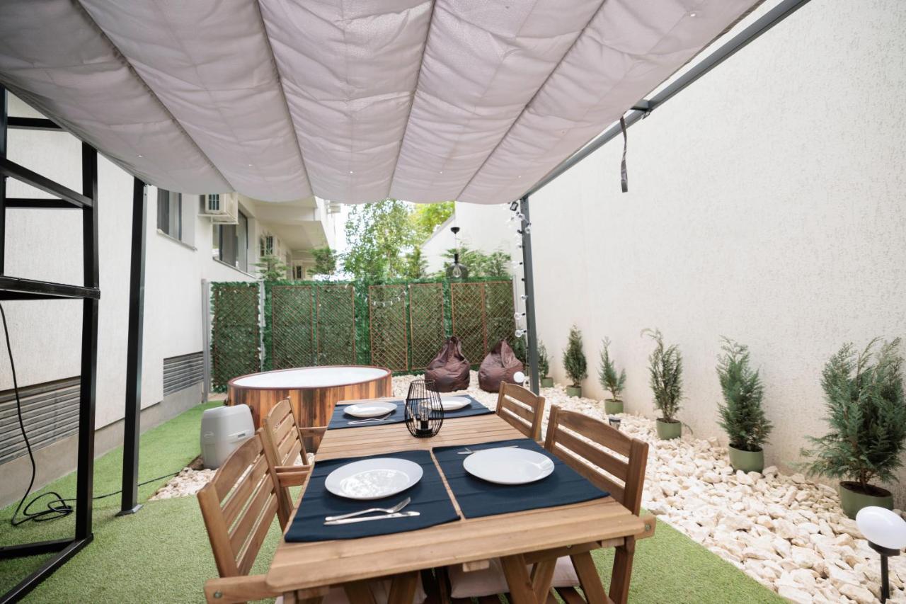 Apartamento Downtown Hidden Garden With Jacuzzi In Bucarest Exterior foto