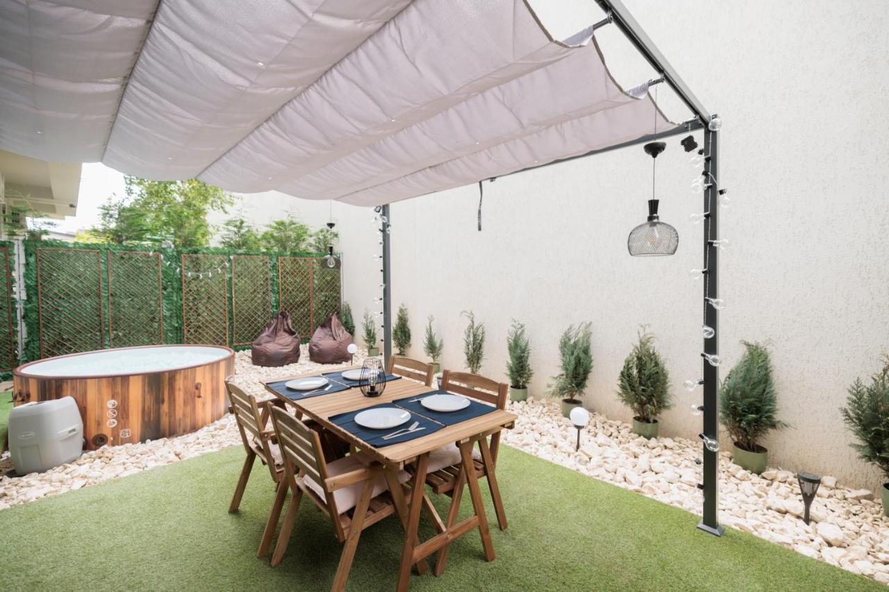 Apartamento Downtown Hidden Garden With Jacuzzi In Bucarest Exterior foto