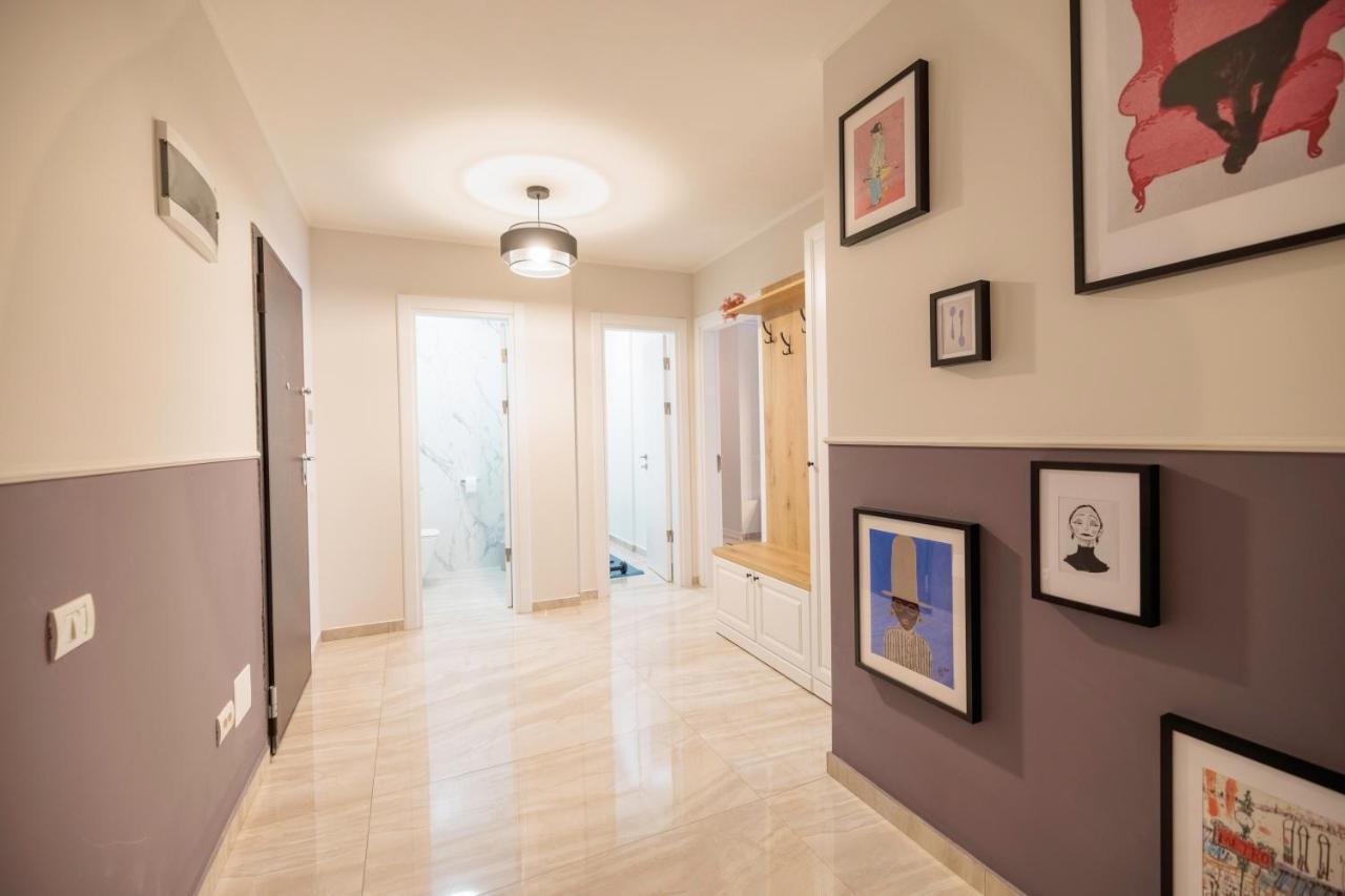 Apartamento Downtown Hidden Garden With Jacuzzi In Bucarest Exterior foto