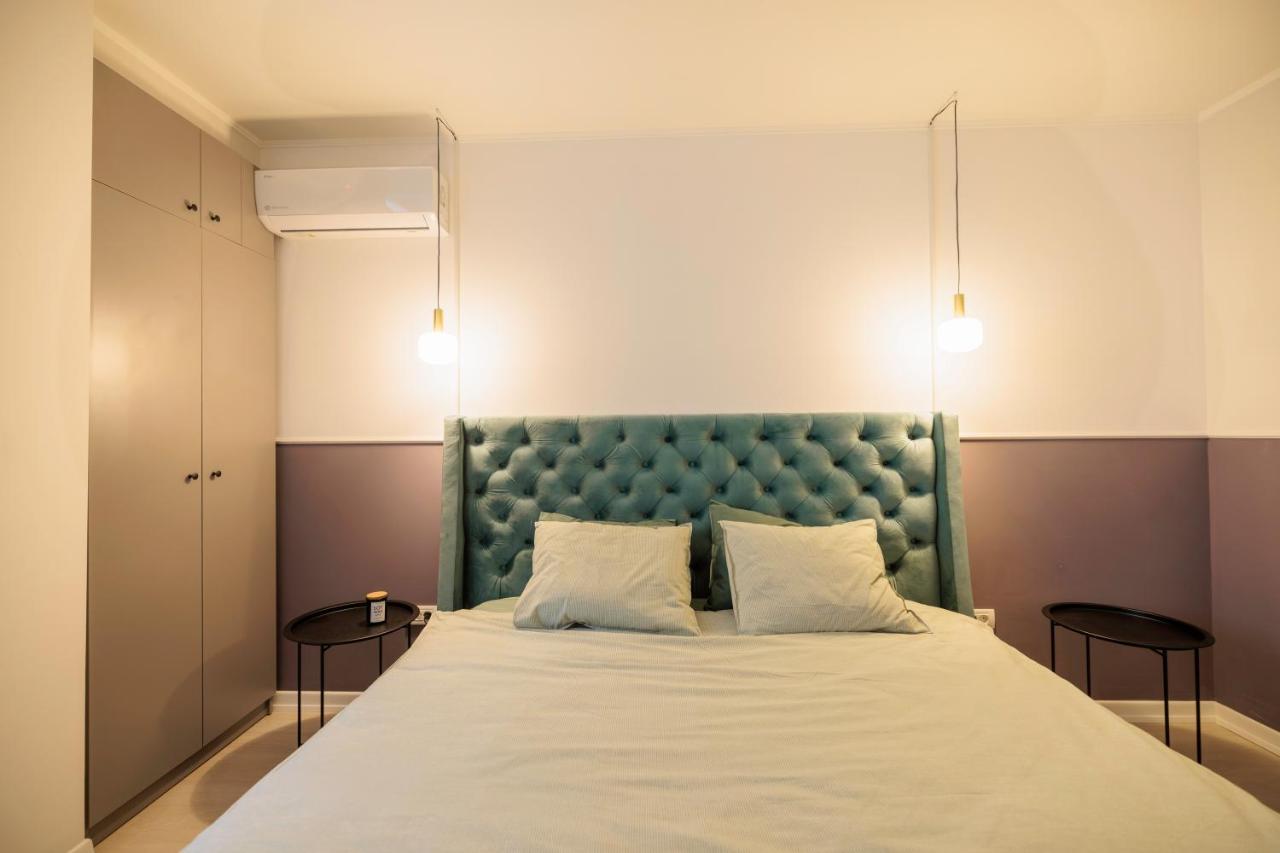 Apartamento Downtown Hidden Garden With Jacuzzi In Bucarest Exterior foto