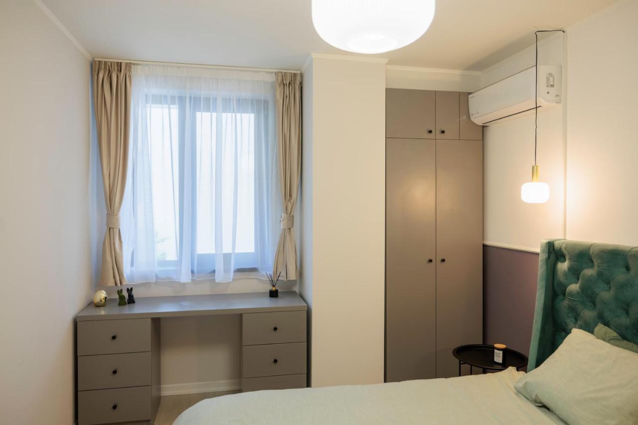 Apartamento Downtown Hidden Garden With Jacuzzi In Bucarest Exterior foto