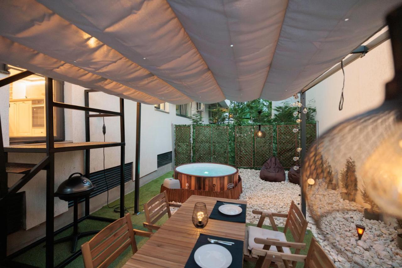 Apartamento Downtown Hidden Garden With Jacuzzi In Bucarest Exterior foto